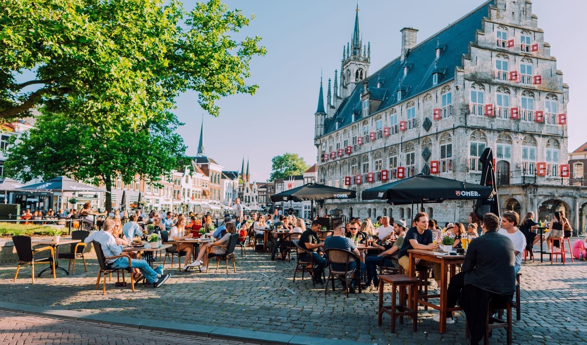 • De terrassen zoals ze in de coronatijd op de Markt werden uitgebreid. 