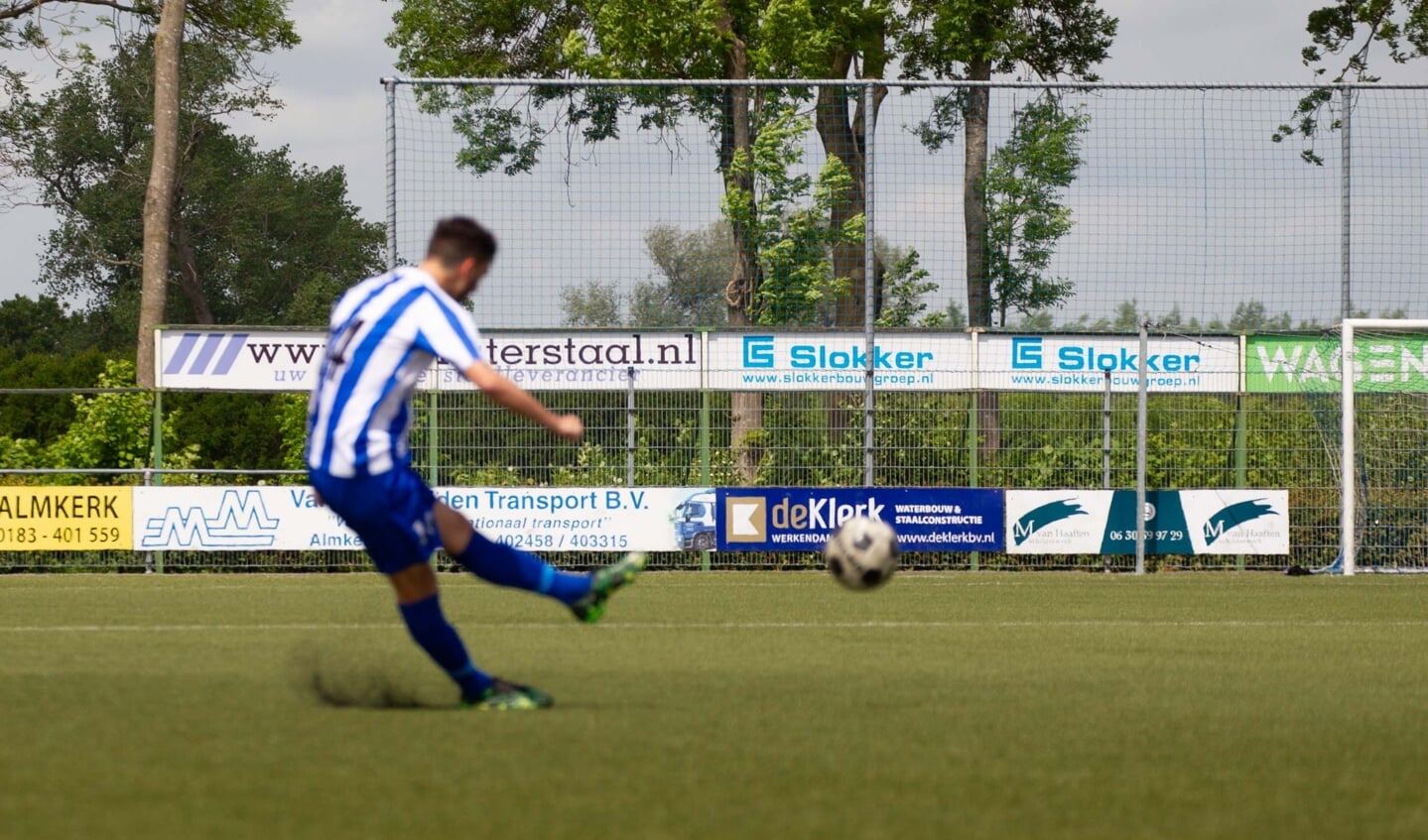 • Almkerk - FC De Bilt (0-2).