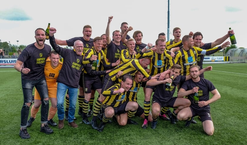 • Haastrecht kampioen.