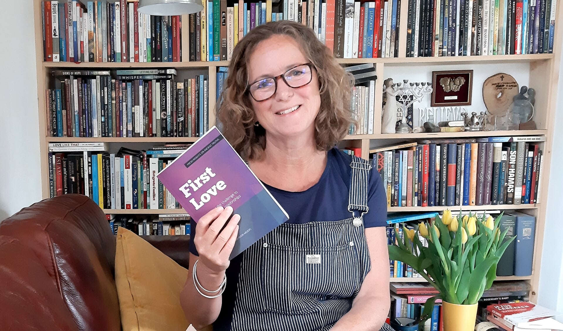 • Marja Meijers met haar nieuwste boek 'First Love'.