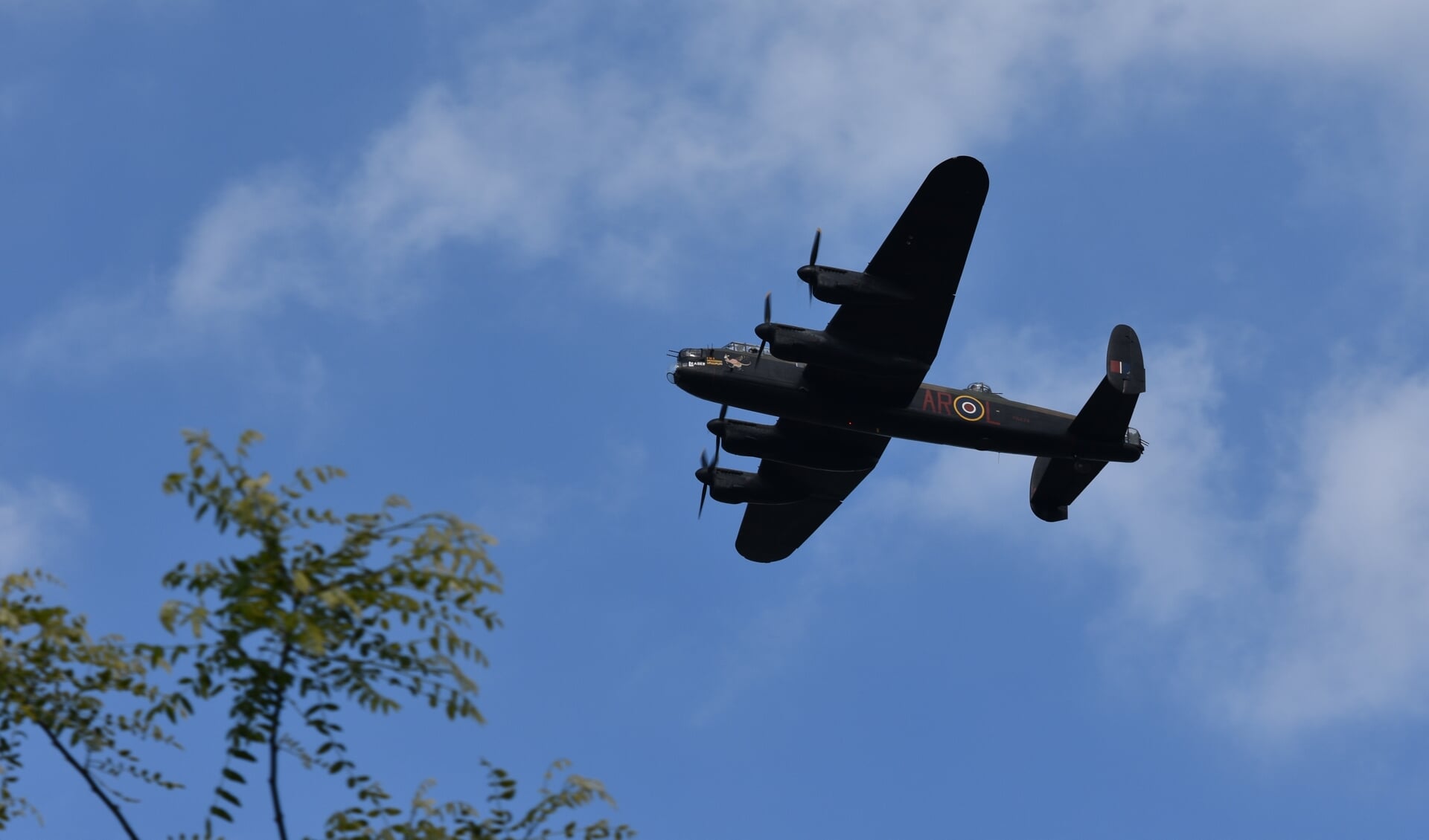 • De Britse Lancaster-bommenwerper.