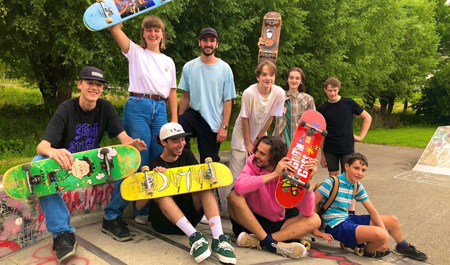 De initiatiefnemers van stichting SkatePark Lek.