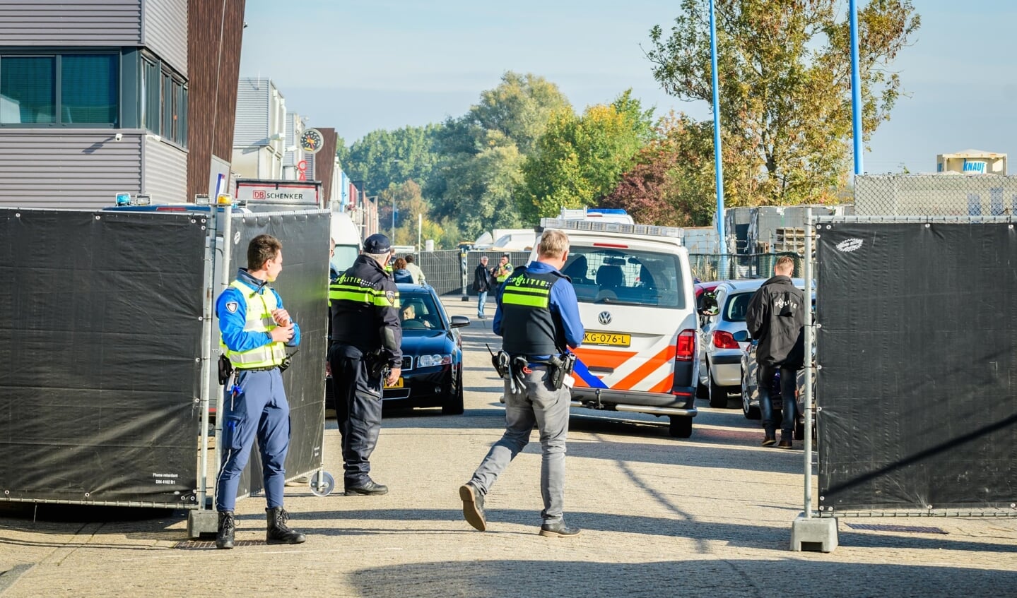 De politie viel in oktober 2018 een groothandel en een growshop aan de Ravenswade in Nieuwegein in.
