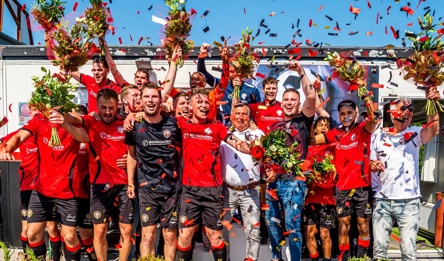 Na een gelijkspel tegen Hellevoetsluis is DCV zaterdagmiddag in Krimpen aan den IJssel kampioen geworden. 