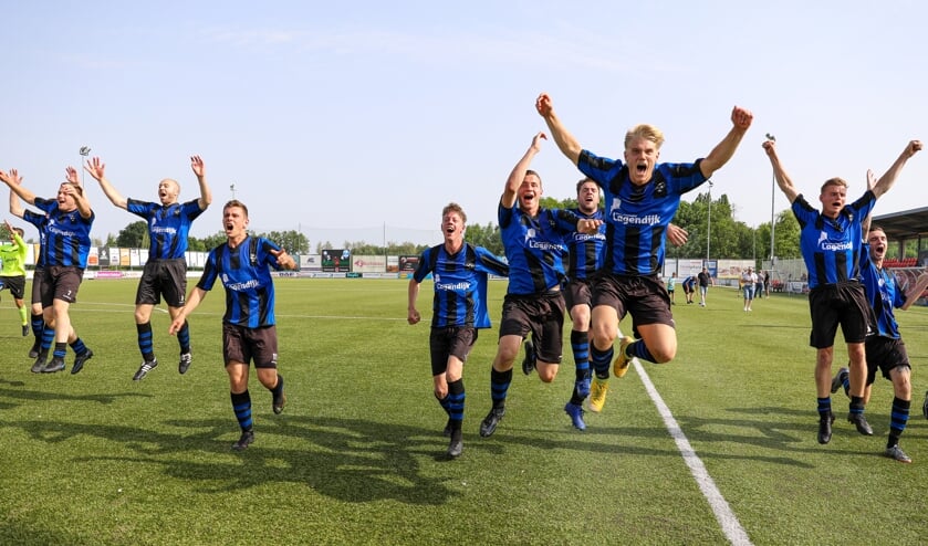 • ASV Arkel - Streefkerk (1-1, Streefkerk wns).
