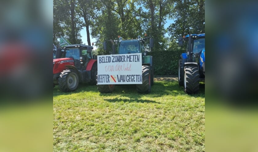 • Protestactie van boeren in Stroe.