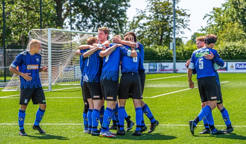 Bergambacht won zaterdagmiddag thuis met 3-0 van Zwammerdam. De drie doelpunten werden al in de eerste helft gemaakt.