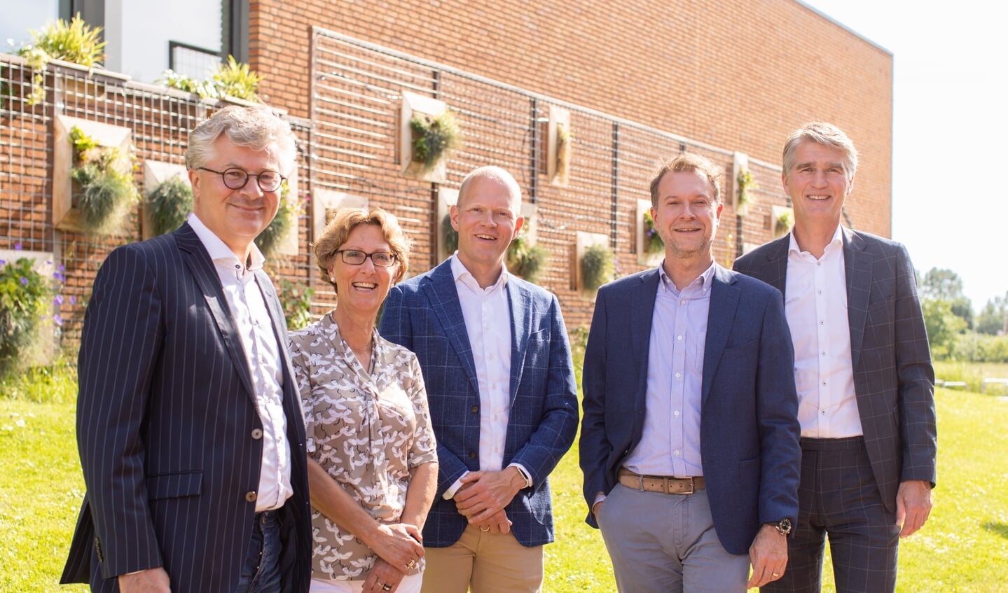De RvT van ORS Lek en Linge (van links naar rechts) Henrik Stevens, Ilona van Wamel, Martin van Zuilekom, Twan Kemperman, Hans van Zuijdam.