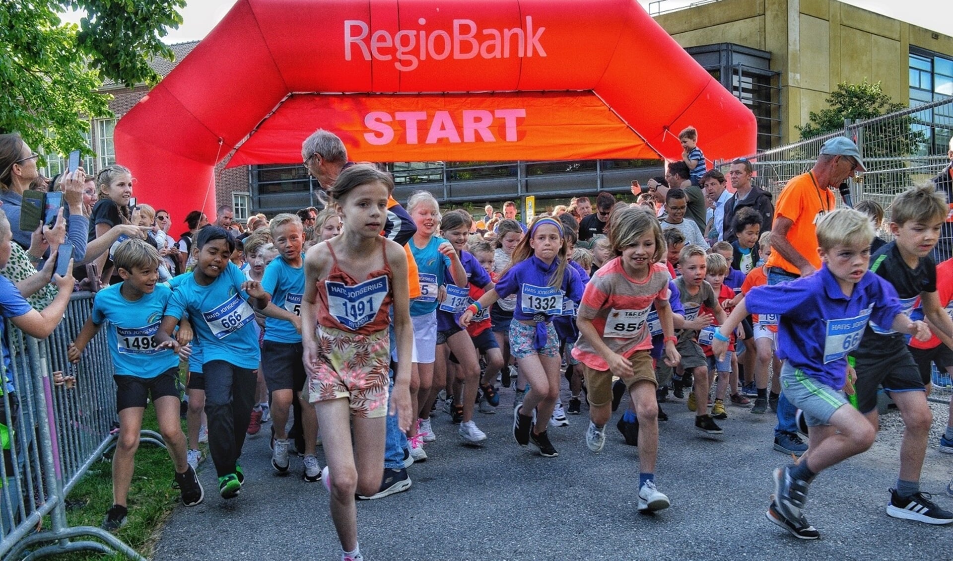 • De start van de kidsrun van vorig jaar. 