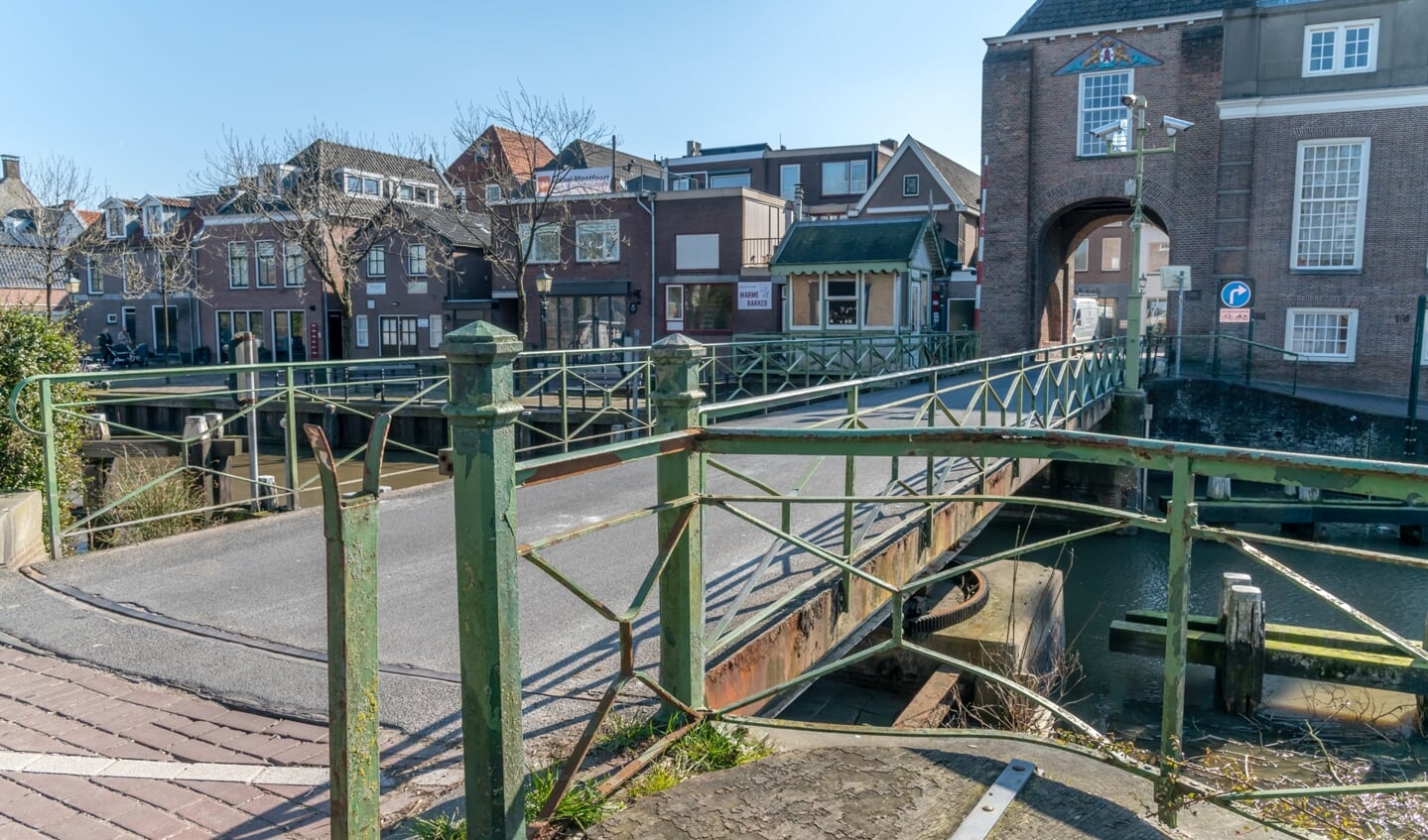 • De draaibrug in Montfoort over de Hollandse IJssel.
