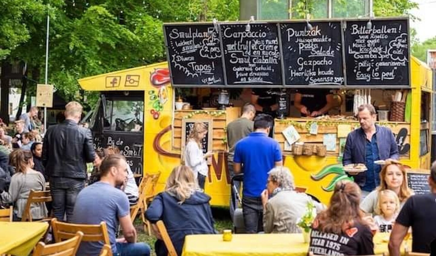 • Er staan dit weekend veel foodtrucks in het park.