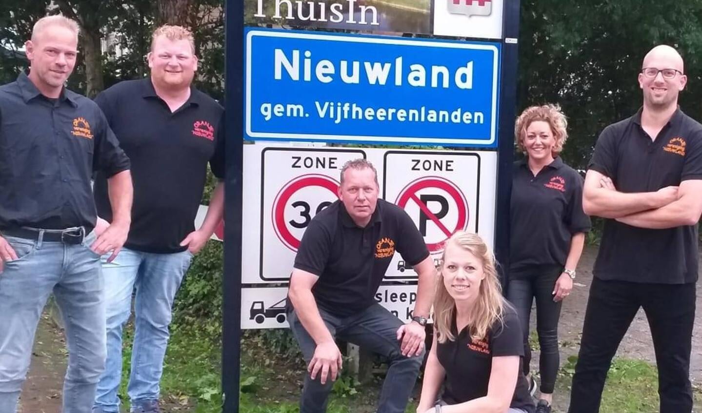 • De Oranjevereniging van Nieuwland. 