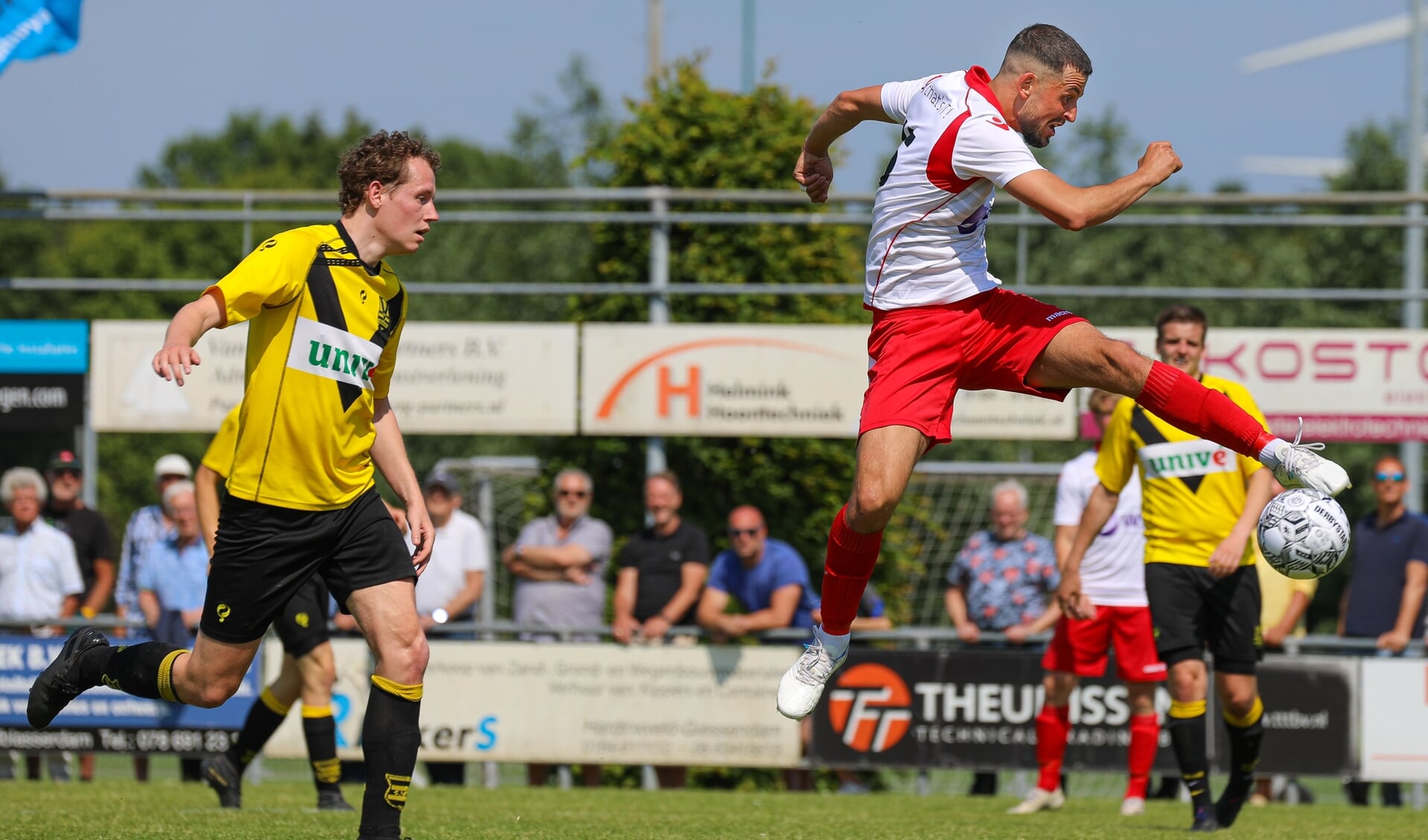 • Hardinxveld - SV Meerkerk (3-0).