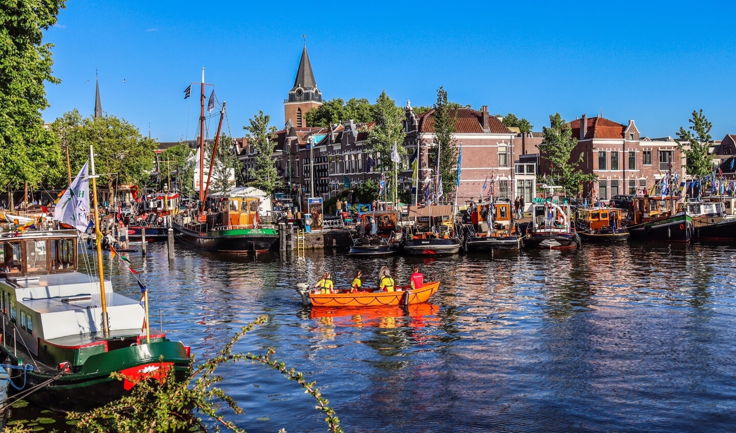 • De haven van Woerden lag op donderdag al snel vol met sleepbootjes en opduwers. 
