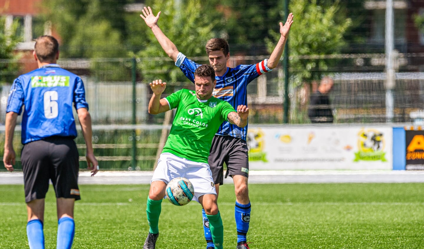 Bergambacht won zaterdagmiddag thuis met 3-0 van Zwammerdam. De drie doelpunten werden al in de eerste helft gemaakt.