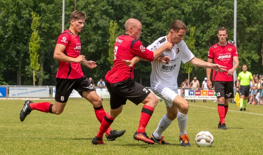 • De Zwerver promoveert naar eerste klasse.