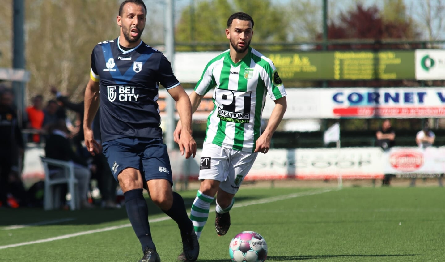 • Mounir El Hamdaoui met DHSC in actie tegen Achilles Veen.