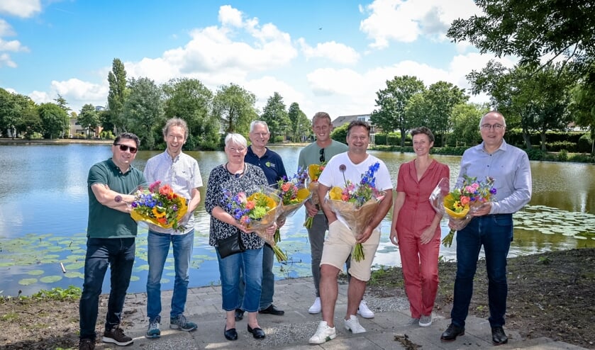 • Bloemen bij opening van het Nieuwe Vijvergebied