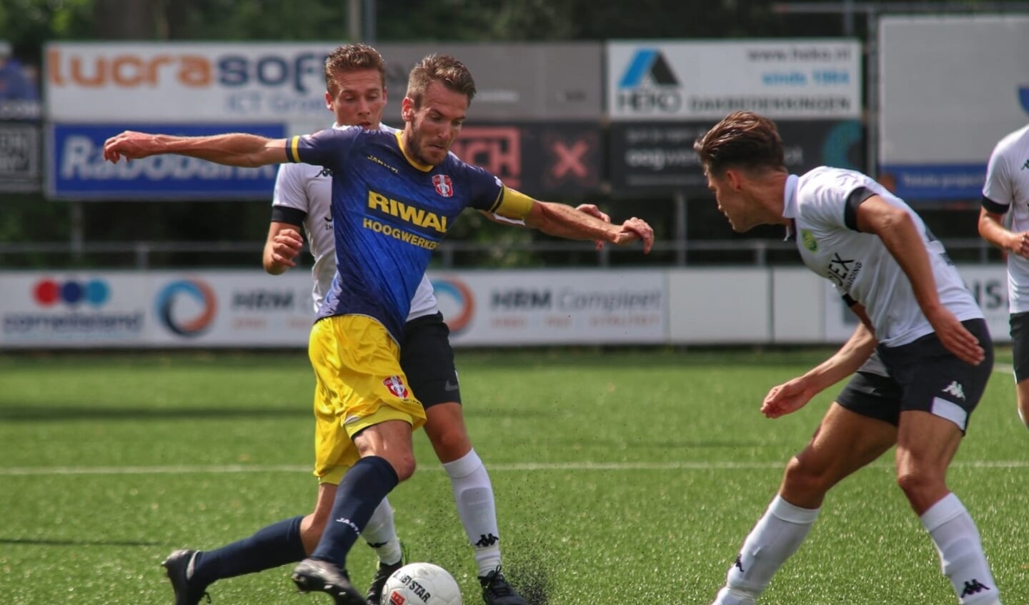 • Kevin Vermeulen in actie namens FC Dordrecht. 