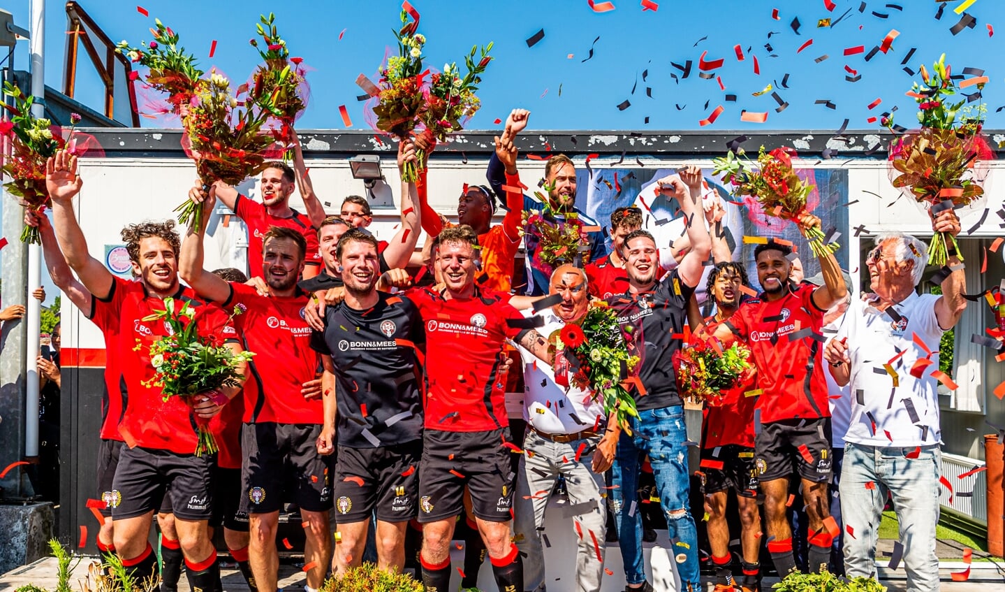 Na een gelijkspel tegen Hellevoetsluis is DCV zaterdagmiddag in Krimpen aan den IJssel kampioen geworden. 