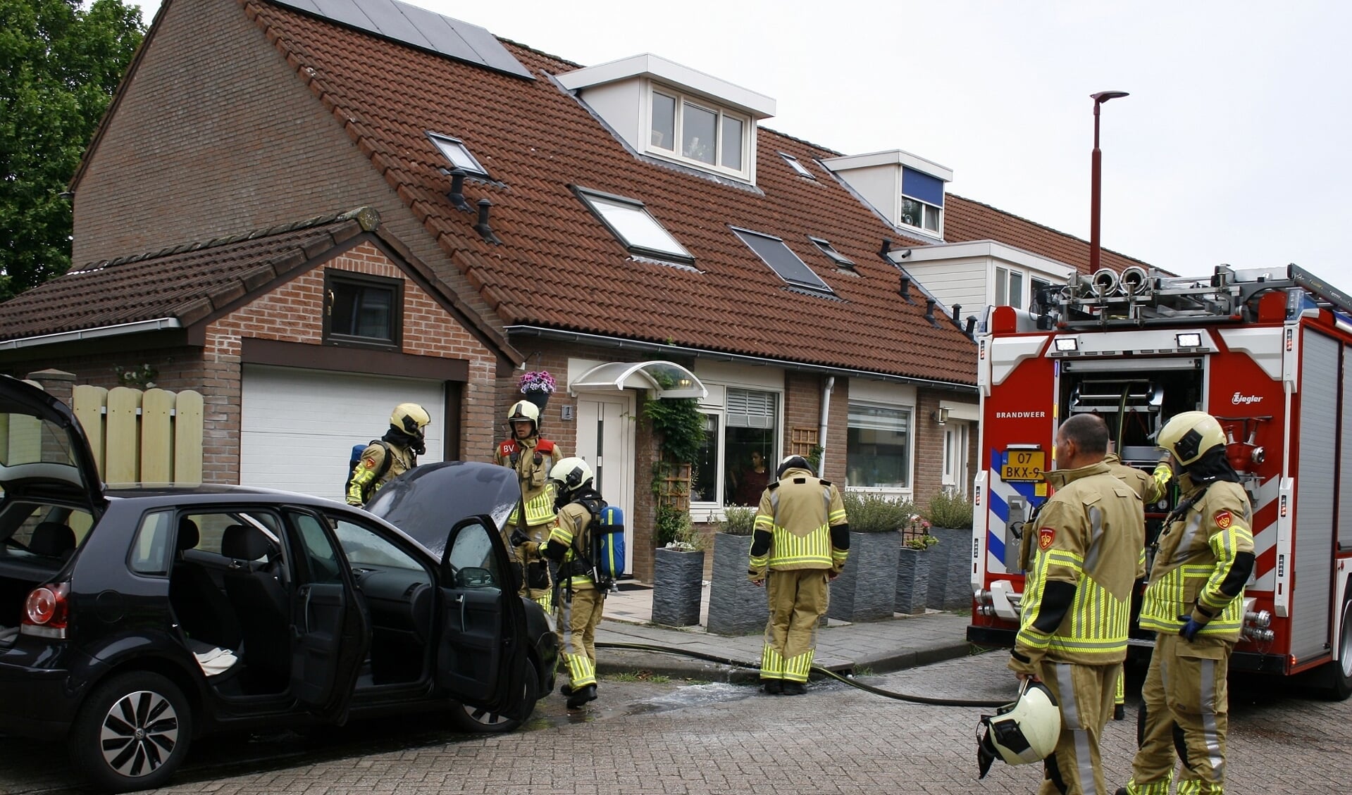 Autobrand aan de Gonglaan in Nieuwegein.