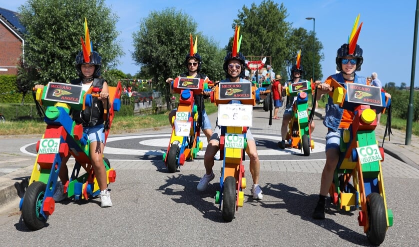 • Allegorische optocht in Noordeloos.
