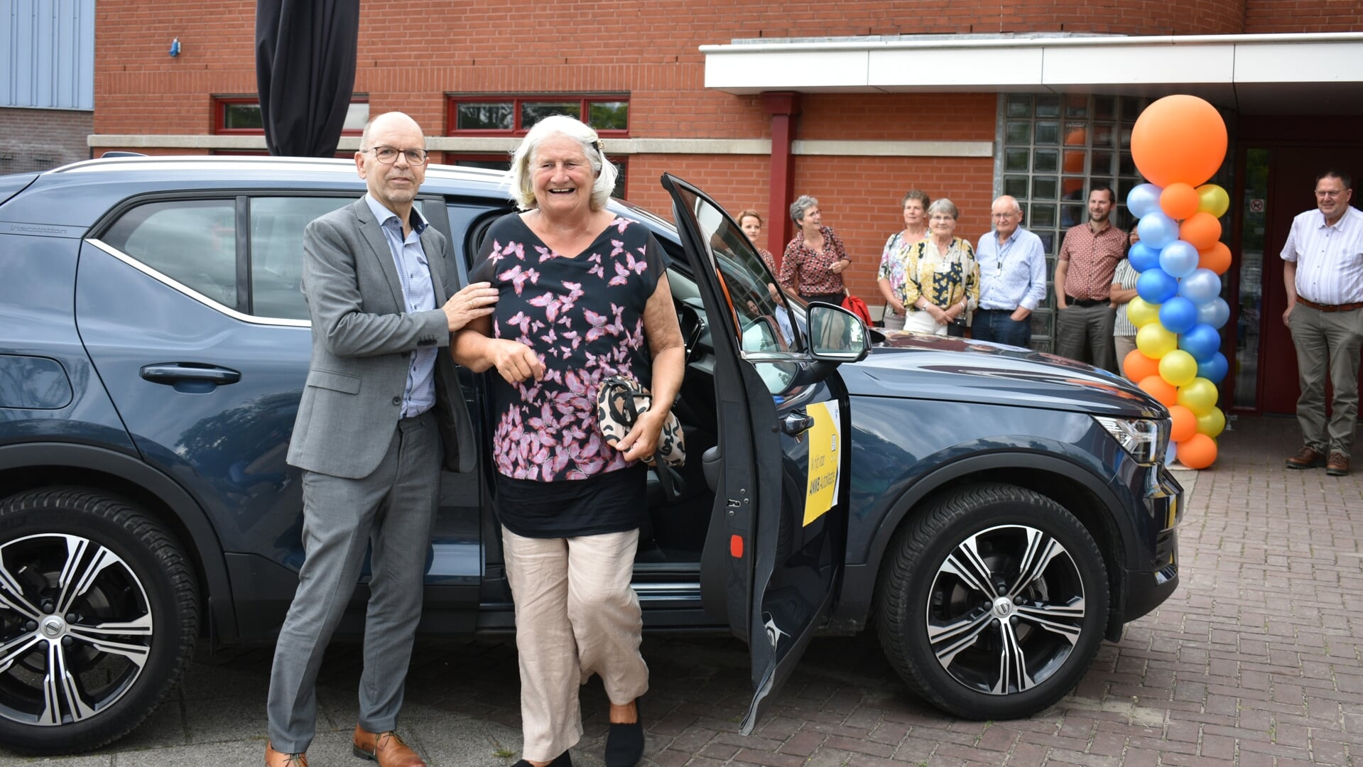 • Wethouder Hans Tanis en Pauline van den Tol gaven twee jaar geleden het startsein voor AutoMaatje in Altena.