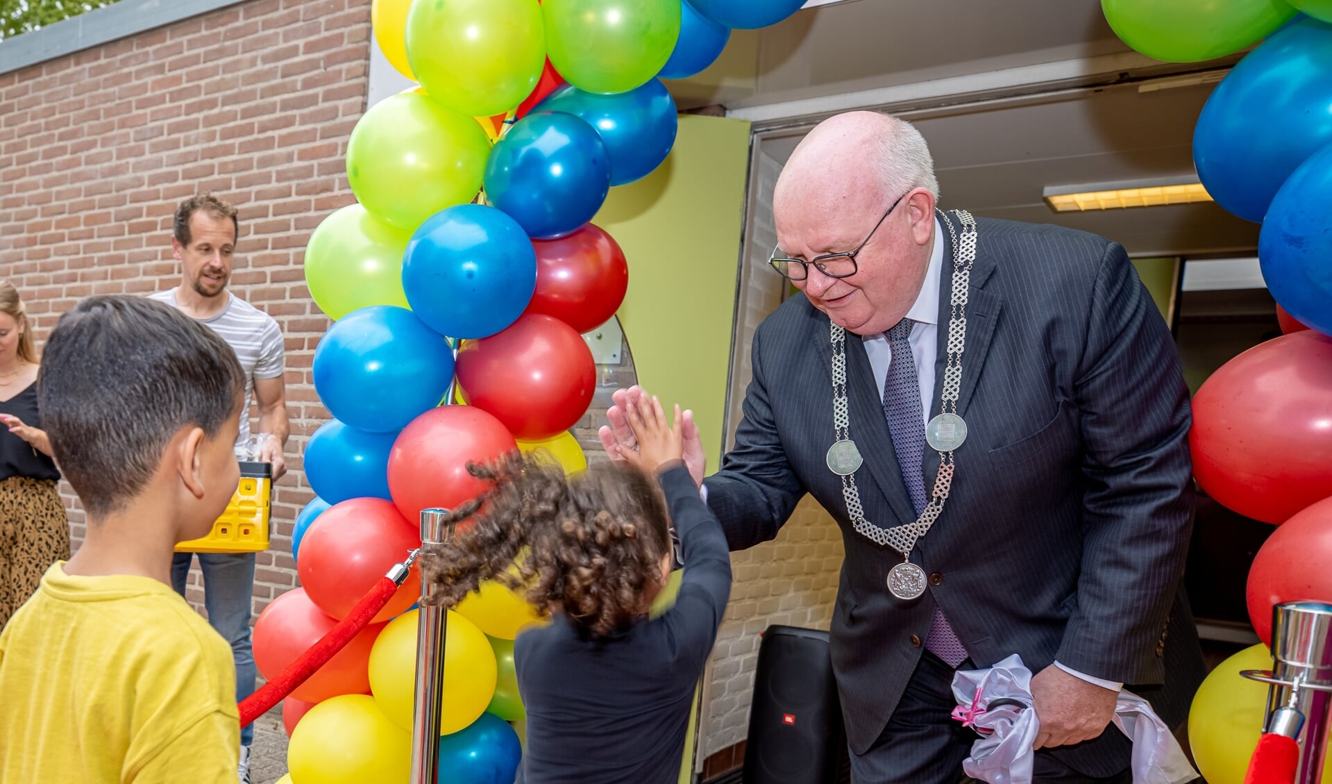 Opening van de Zomeracademie door burgemeester Frans Backhuijs.
