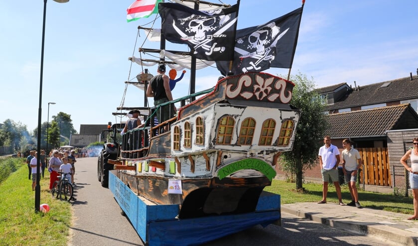 • Allegorische optocht in Noordeloos.