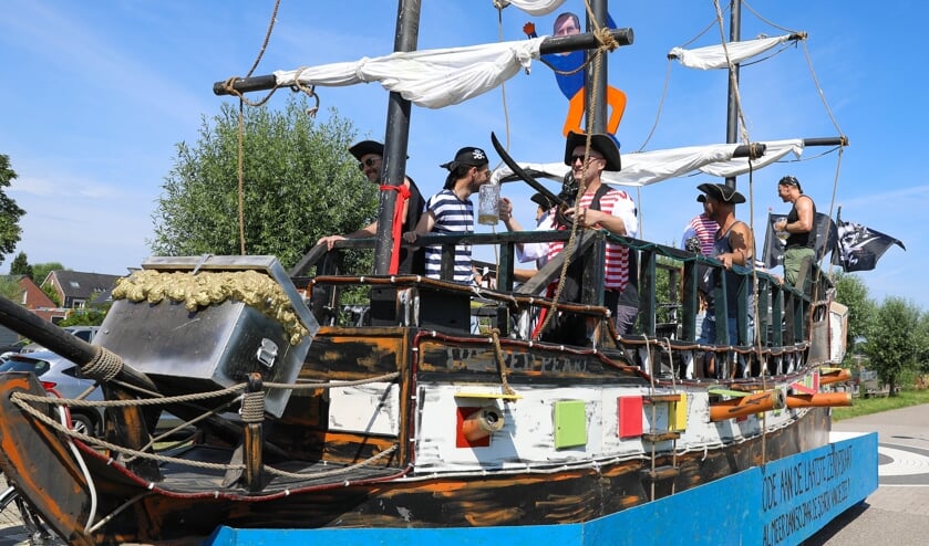 • Allegorische optocht in Noordeloos.