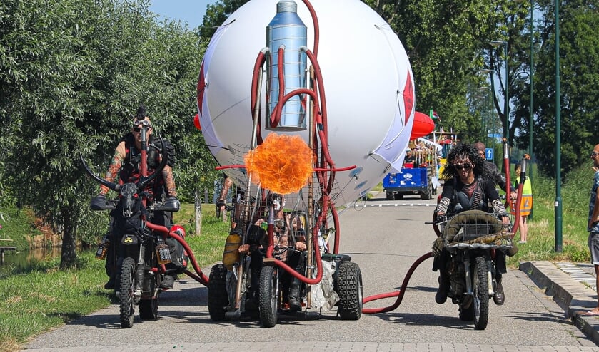• Allegorische optocht in Noordeloos.