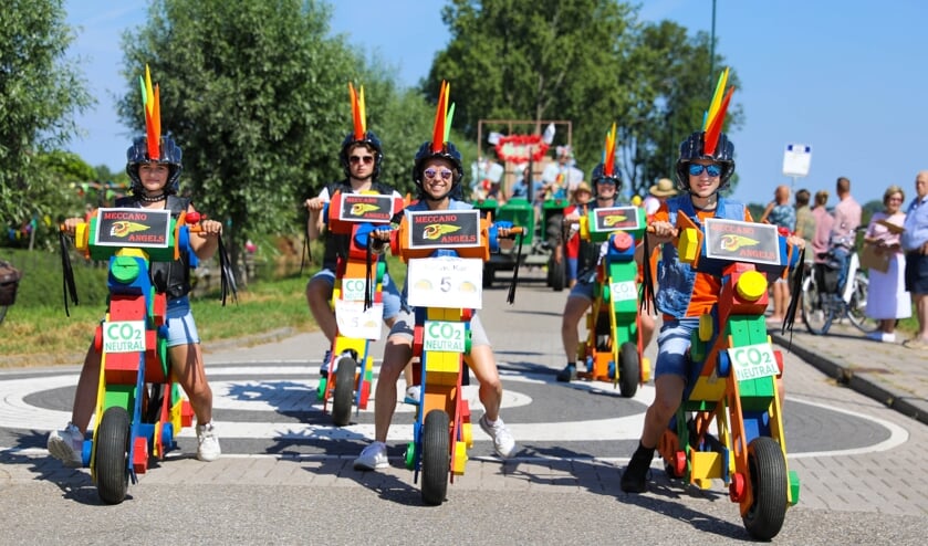• Allegorische optocht in Noordeloos.