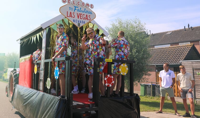 • Allegorische optocht in Noordeloos.
