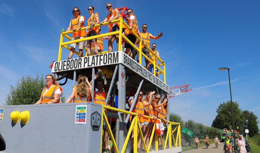 • Allegorische optocht in Noordeloos.