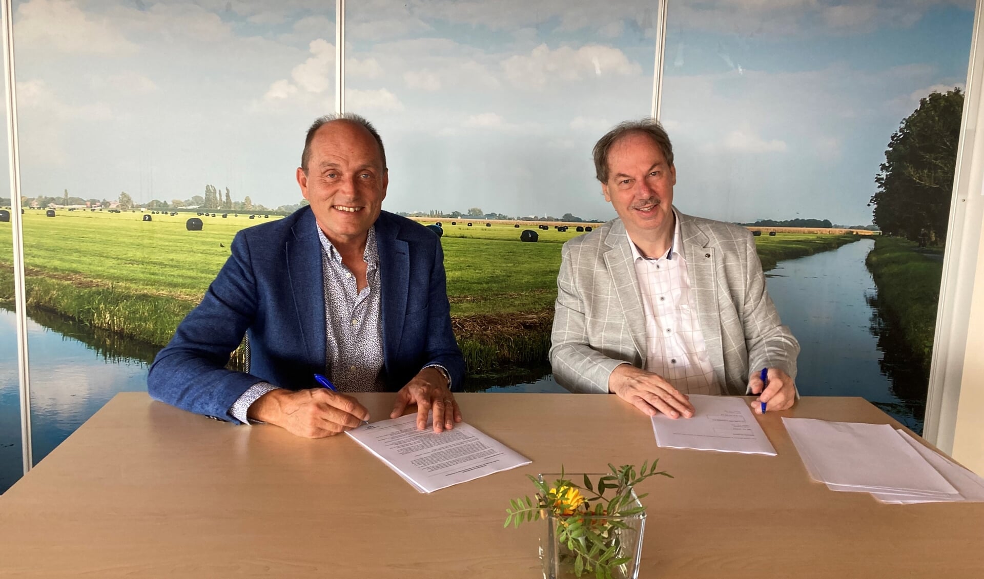 Op donderdag 7 juli hebben Wim van den Pol (l) en wethouder Rob Jonkers de intentieovereenkomst ondertekend.
