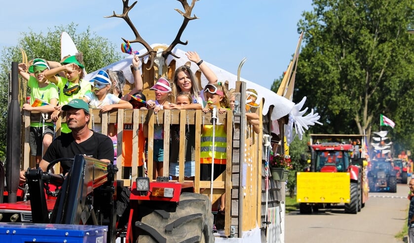 • Allegorische optocht in Noordeloos.