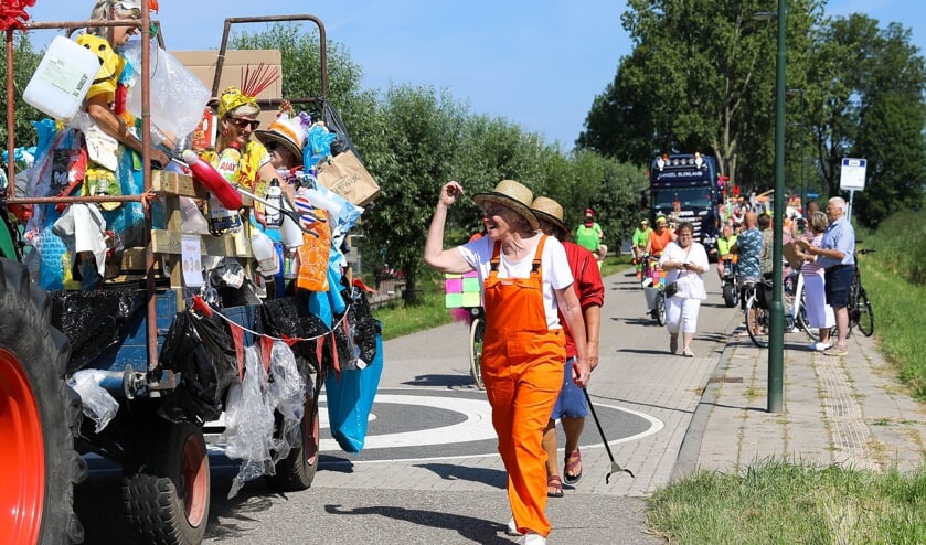 • Allegorische optocht in Noordeloos.