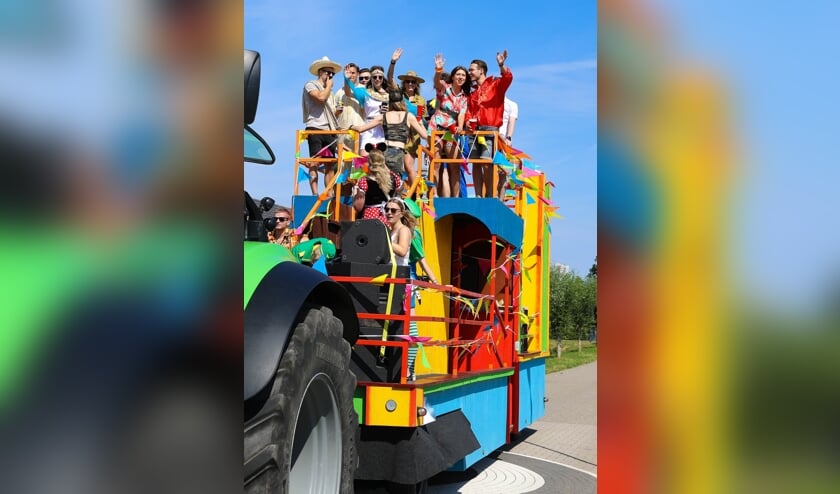 • Allegorische optocht in Noordeloos.