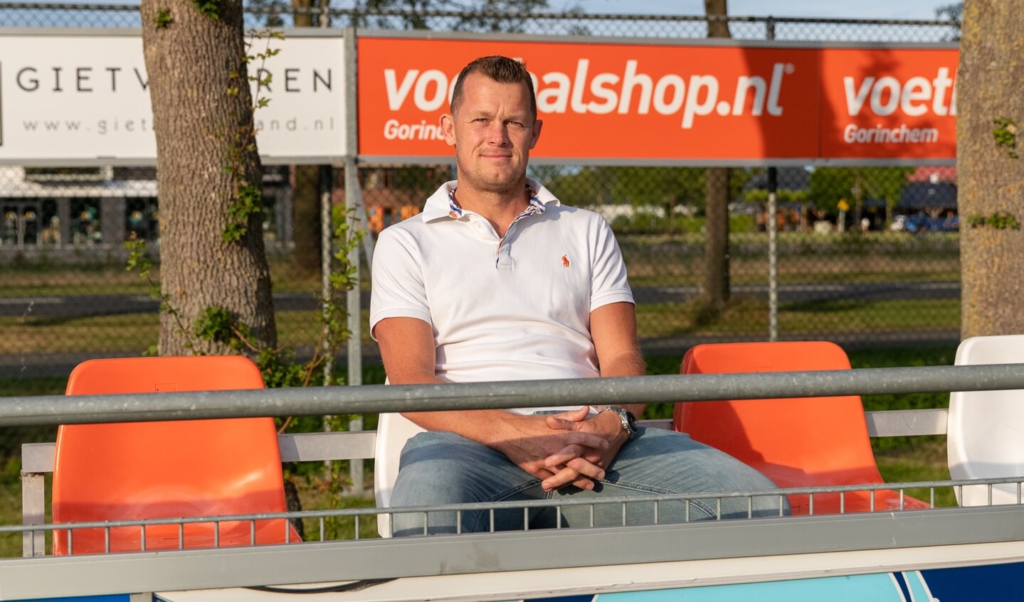 • Wilco van Rossem (GRC'14) stopt met voetballen vanwege hartklachten.