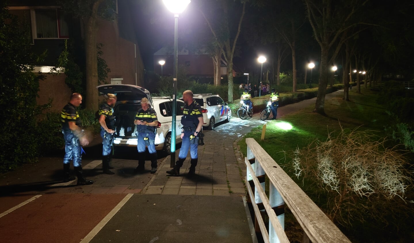• Persfotograaf Justin Egberts werd tijdens zijn werk belaagd door een aantal jongens. Hij is van plan aangifte te doen.