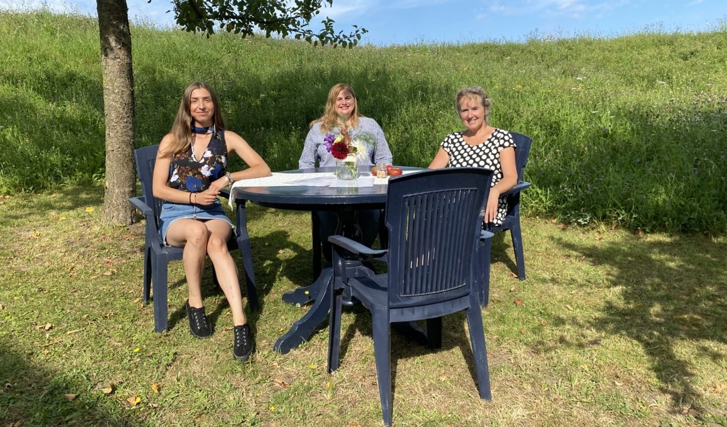 Maryna, Iryna en Nanda Oevermans.