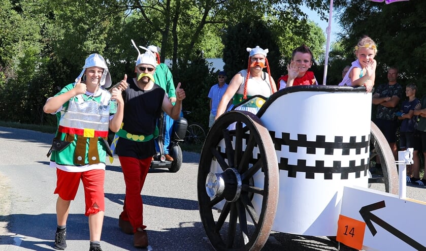 • Allegorische optocht feestweek Hoogblokland.