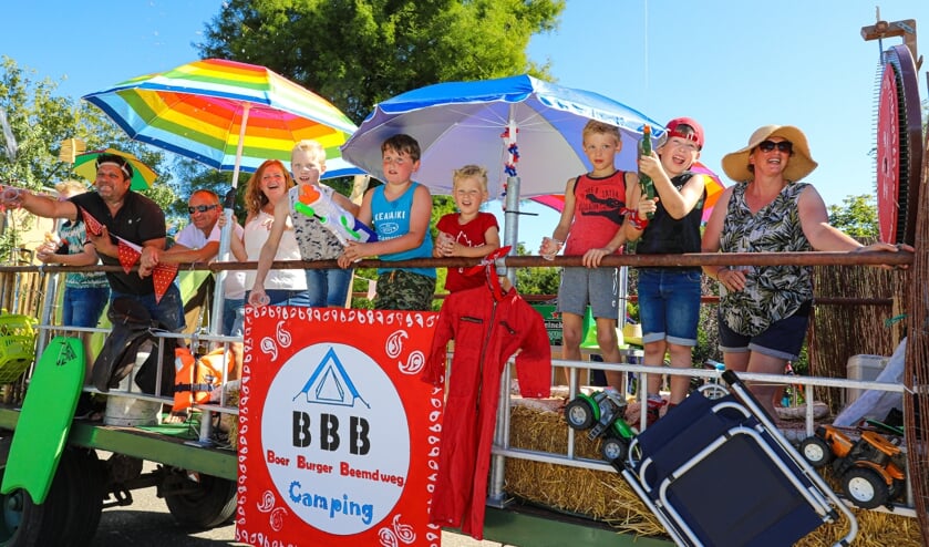 • Allegorische optocht feestweek Hoogblokland.