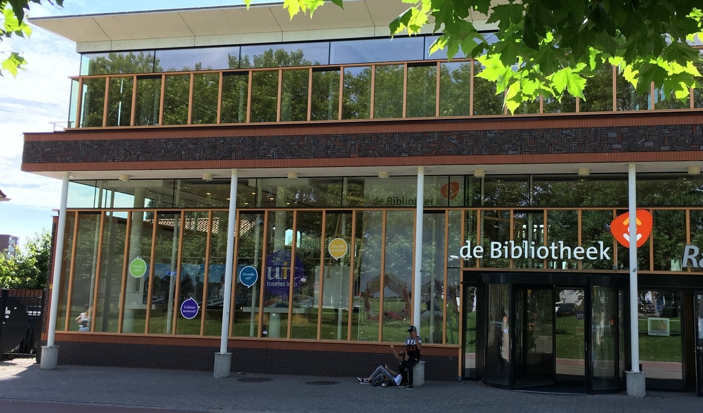 • De IJsselsteinse bibliotheek aan de Overtoom.