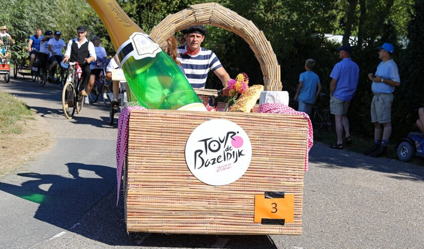 • Allegorische optocht in Hoogblokland.