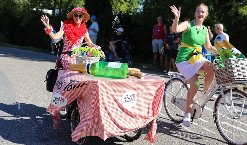 • Allegorische optocht in Hoogblokland.