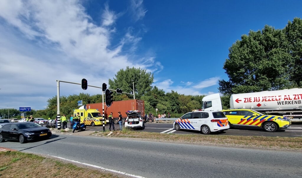 Bestuurder Snorscooter Ernstig Gewond Na Aanrijding Op Edisonweg In ...