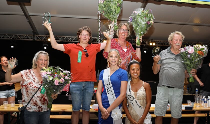 • Het podium van het NK-Kuiltjeknikkeren 2022.