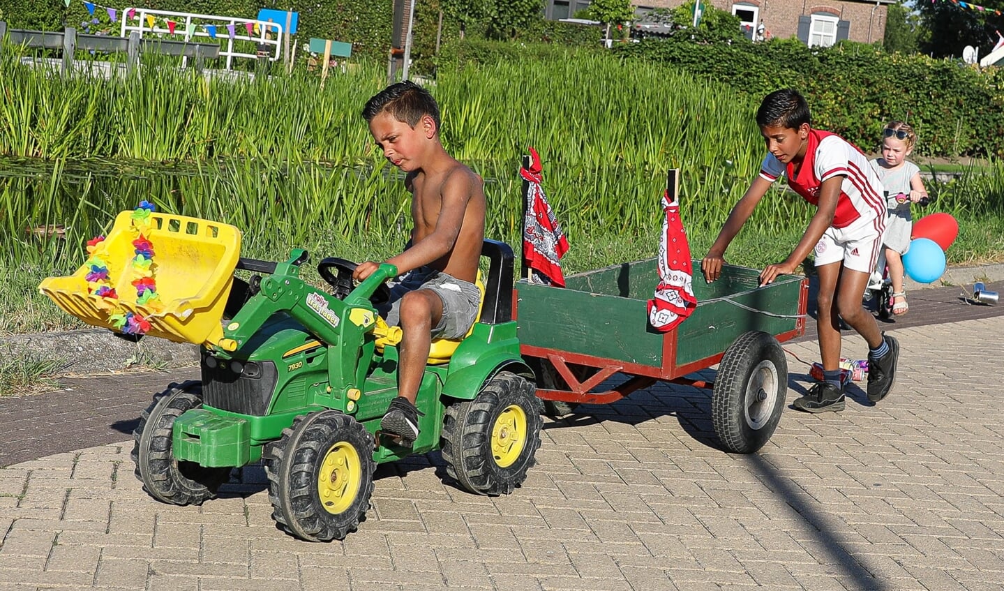 • Lawaaioptocht in de Goudriaanse feestweek.