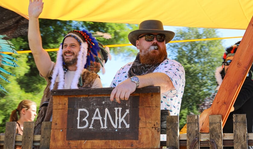 • Allegorische optocht feestweek Hoogblokland.